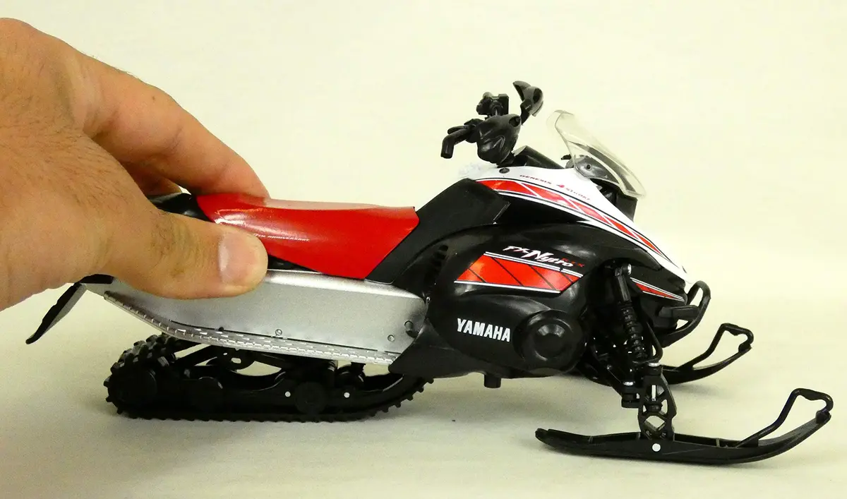 NewRay Toys Yamaha FX Snowmobile 1:12 SCALE | Die-cast Model for Collectors & Kids - view 8