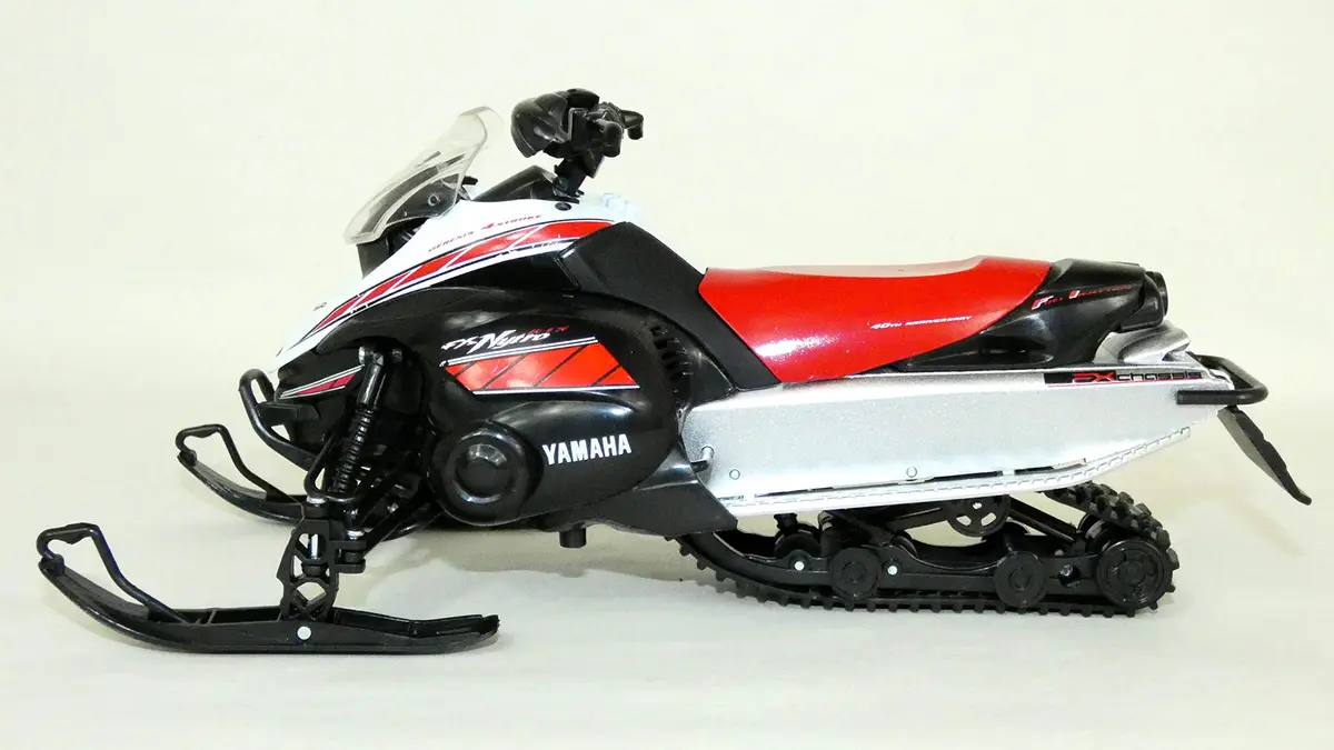 NewRay Toys Yamaha FX Snowmobile 1:12 SCALE | Die-cast Model for Collectors & Kids - view 3