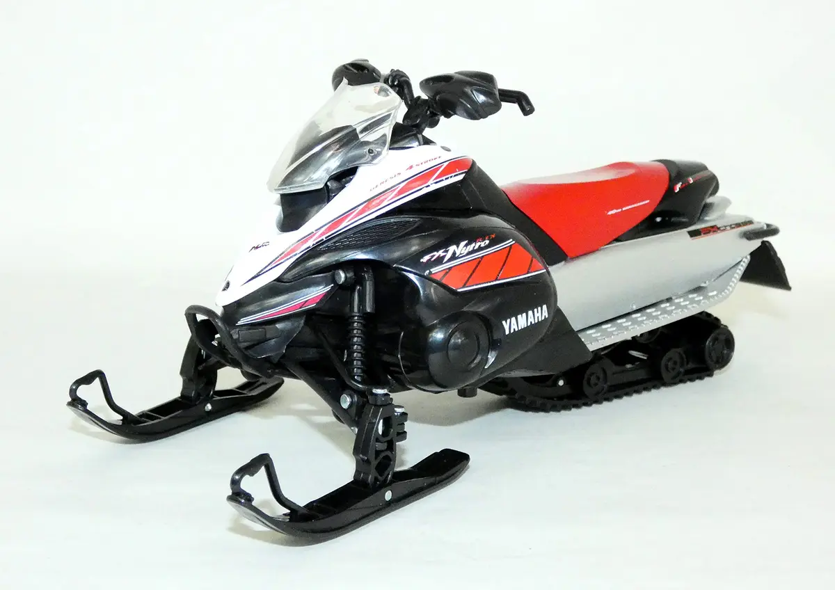 NewRay Toys Yamaha FX Snowmobile 1:12 SCALE | Die-cast Model for Collectors & Kids - view 4