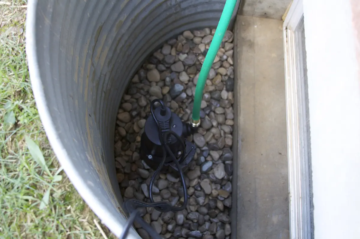 Wayne EEAUP250 1/4 HP Reinforced Thermoplastic Submersible Pump | Hands-Free Water Removal - view 3