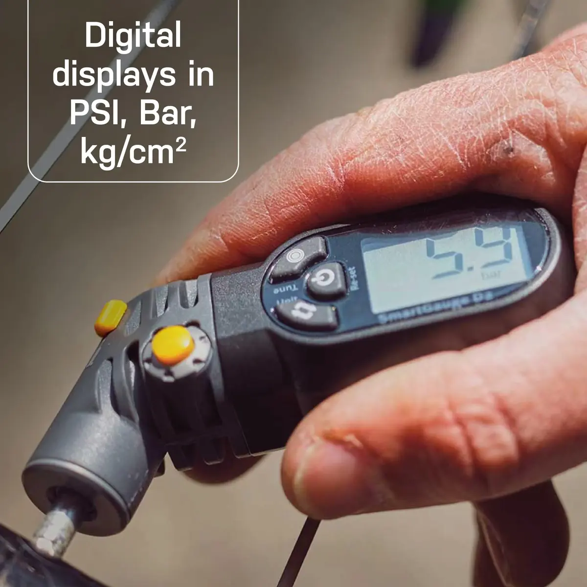 Topeak SmartGauge D2 Digital Bike Tire Pressure Gauge | Precise, Dual-Valve Compatibility, 250 psi - view 3