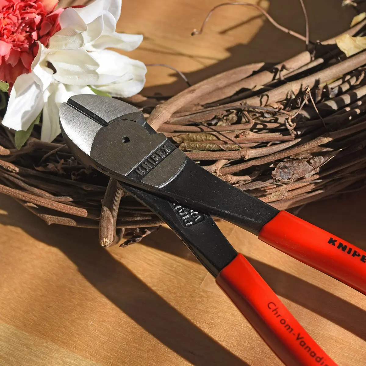 KNIPEX High Leverage Angled Diagonal Cutters 74 21 250 | Flush Cutting, Heavy Duty, 9.85 in (250 mm) - view 2