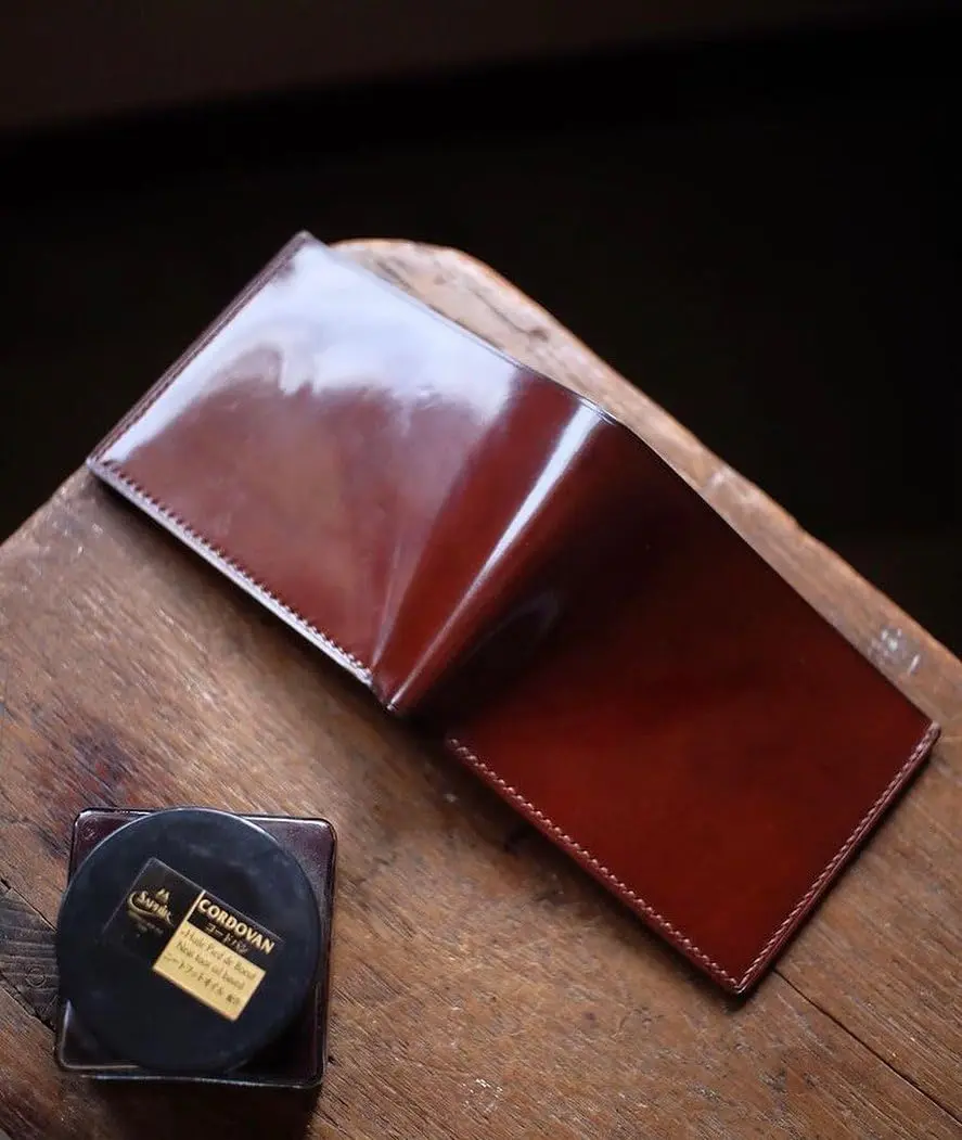 Saphir Medaille d’Or Cordovan Cream - Natural Wax Polish for Leather Shoes & Boots - Black | High-End Leather Care - view 6
