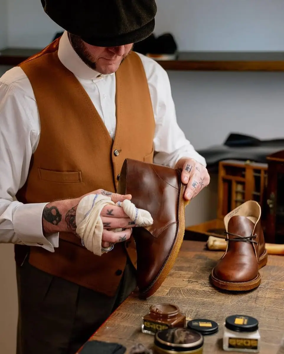 Saphir Medaille d’Or Cordovan Cream - Natural Wax Polish for Leather Shoes & Boots - Black | High-End Leather Care - view 2