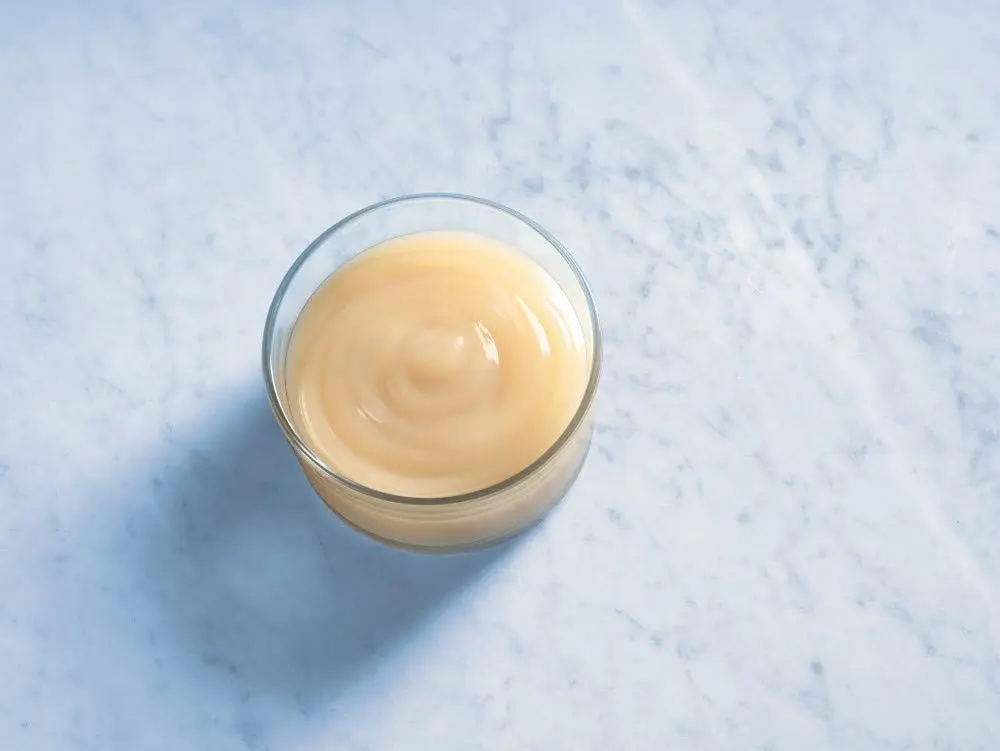 Ghirardelli White Chocolate Flavored Sauce Squeeze Bottle 473ml (16 oz) | USA Import for White Mochas & Lattes - view 2