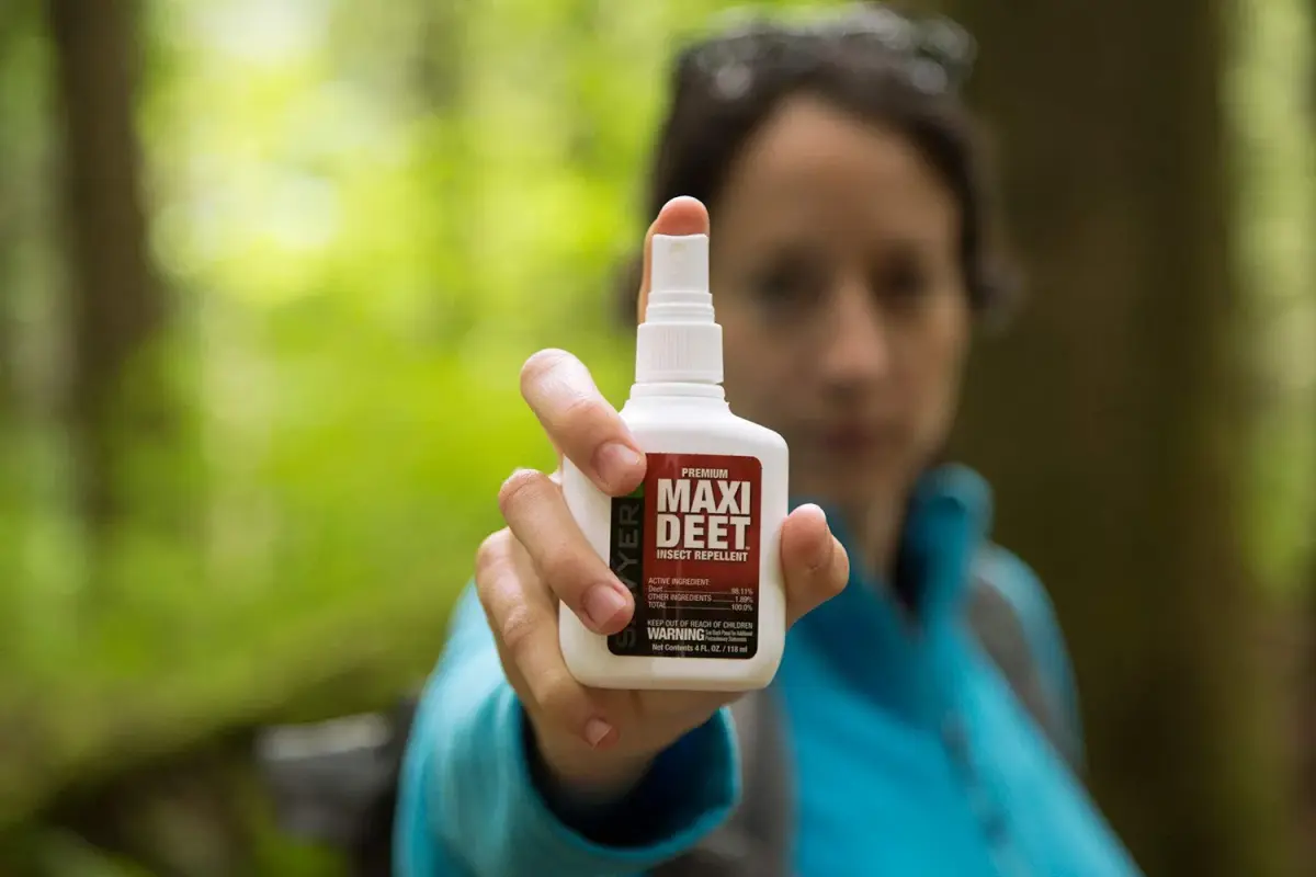 Sawyer Products Maxi DEET Insect Repellent Pump Spray 118ml (4 Fl Oz) | 10 Hours Protection Against Mosquitoes, Ticks, Fleas - view 2