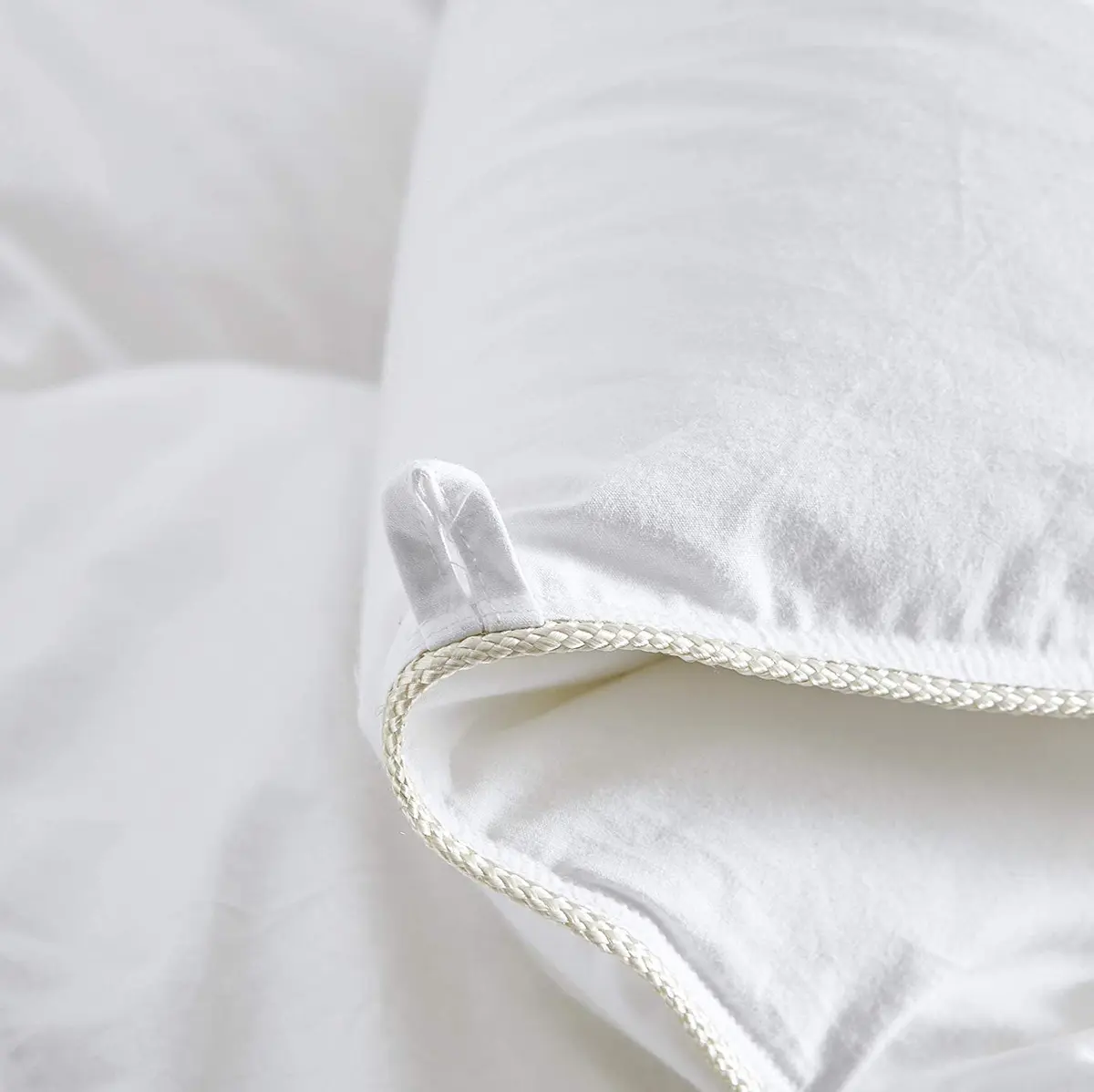 Egyptian Cotton Factory Store Full/Queen Size Lightweight Goose Down Comforter | Summer Weight, 40 oz Fill, Egyptian Cotton, White - view 4