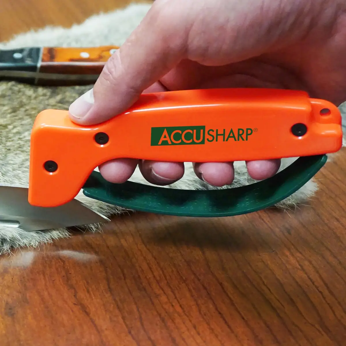 AccuSharp Knife Sharpener Blaze Orange | Sharpens Straight & Serrated Knives in 10 Seconds - view 6