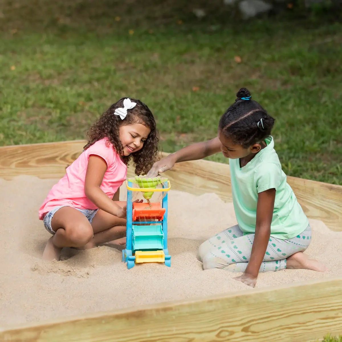 Melissa & Doug Seaside Sidekicks Funnel Fun Sand and Water Toy | Ages 2+ | 0.6 kg (1.3 lb) - view 8