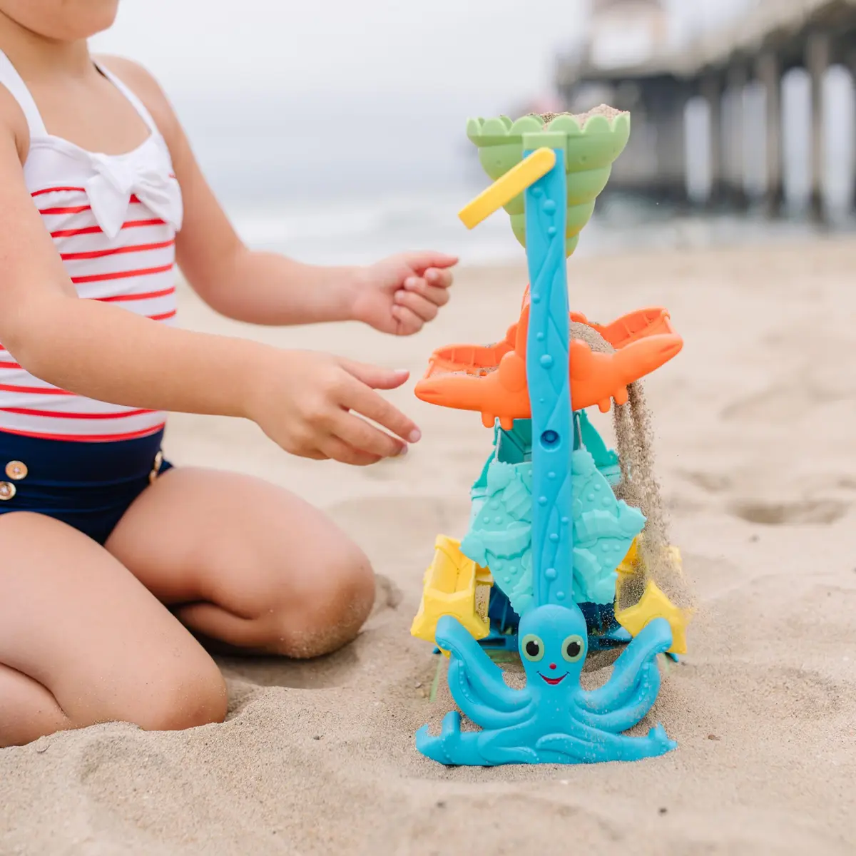 Melissa & Doug Seaside Sidekicks Funnel Fun Sand and Water Toy | Ages 2+ | 0.6 kg (1.3 lb) - view 3