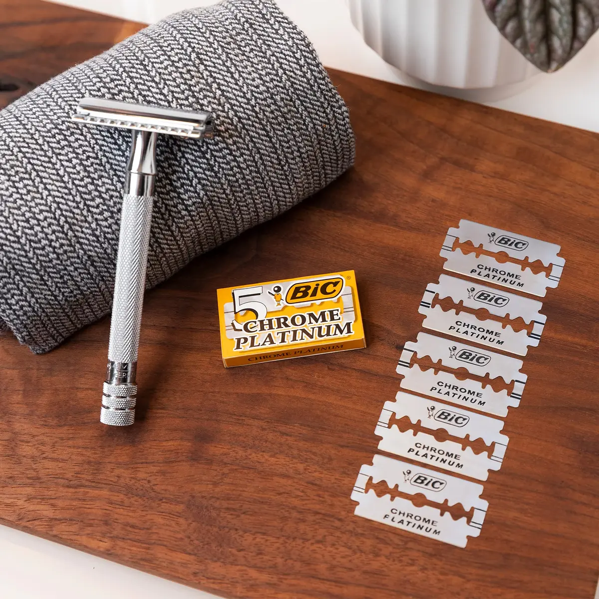 BIC Double Edge Razor Blades Chrome Platinum | Sharp, Durable & Long-Lasting (70-120 chars) - view 6