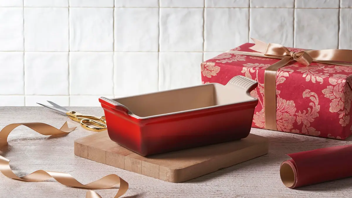Le Creuset Heritage Loaf Pan 9" x 5" x 3" | Even Heat Distribution & Easy Cleanup - view 3