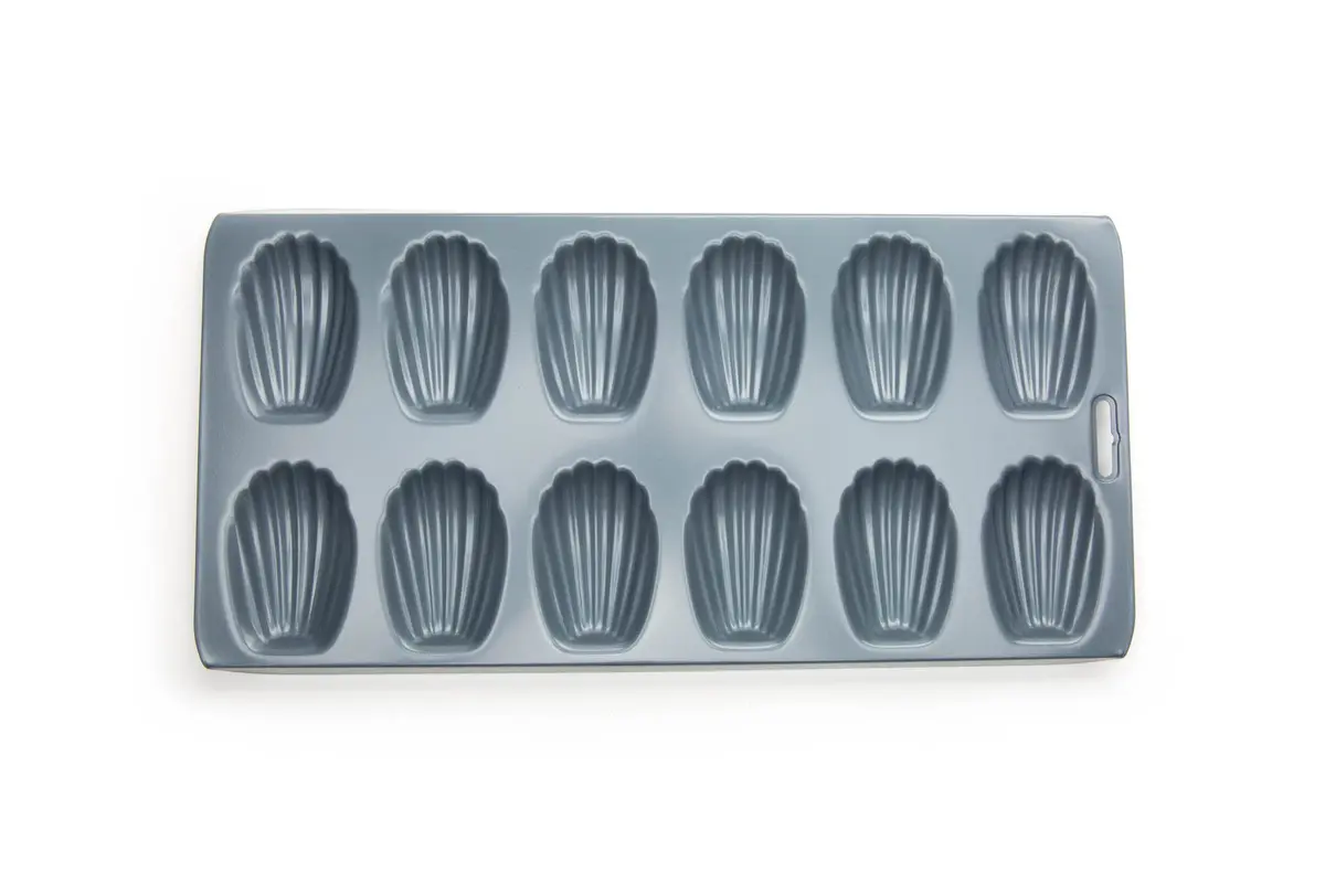 Fox Run Non-Stick Madeleine Pan, Carbon Steel, 12-Cup | Shell-Shaped Baking Mold for French Madeleines - view 9