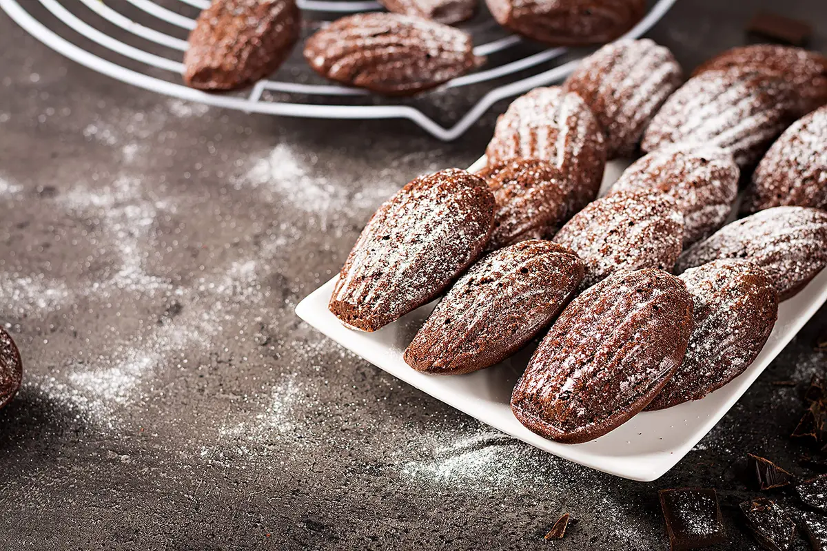 Fox Run Non-Stick Madeleine Pan, Carbon Steel, 12-Cup | Shell-Shaped Baking Mold for French Madeleines - view 3