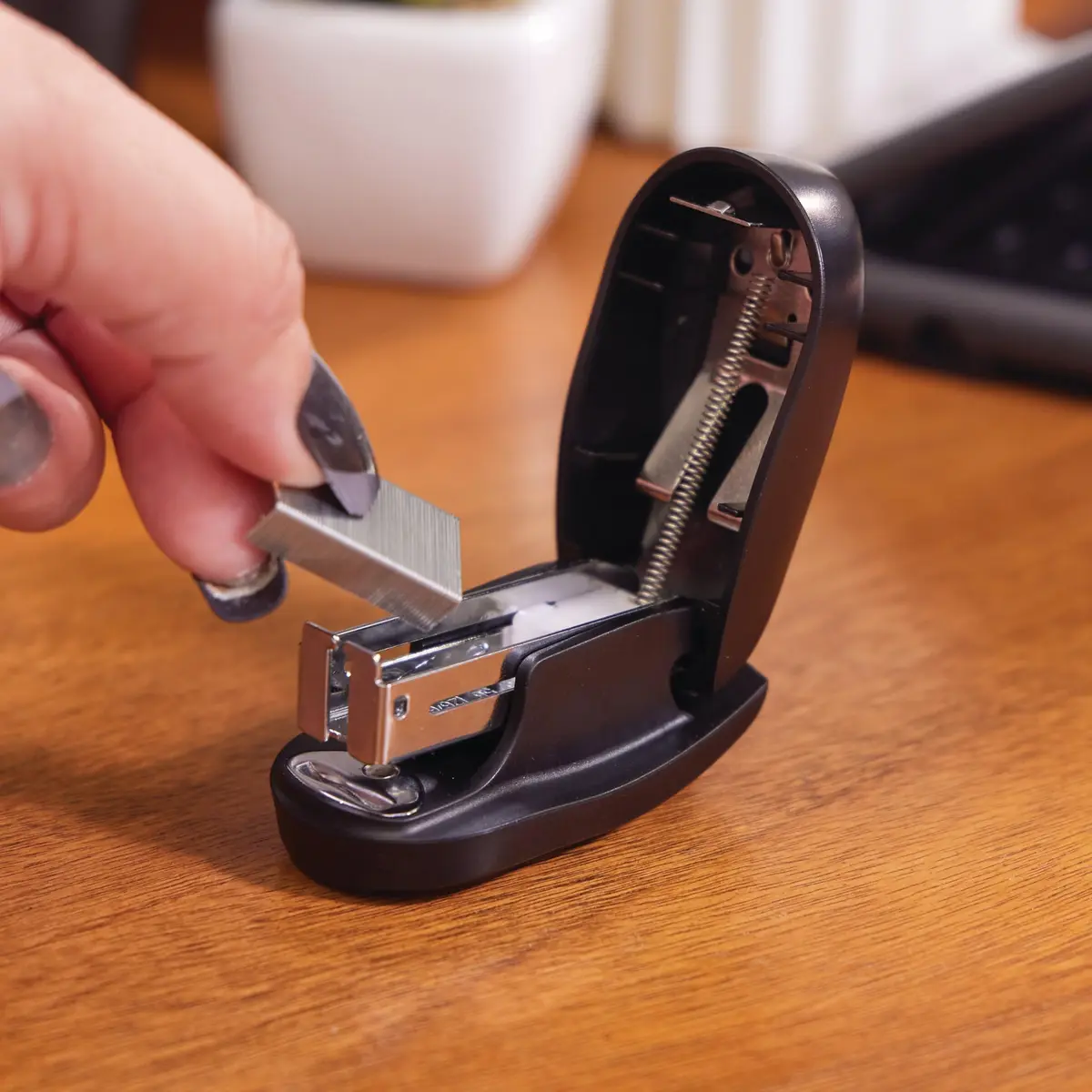 Swingline Tot Mini Stapler Black 3.3cm (1.3in) | Jam-Free Stapling for Students & Office - view 4