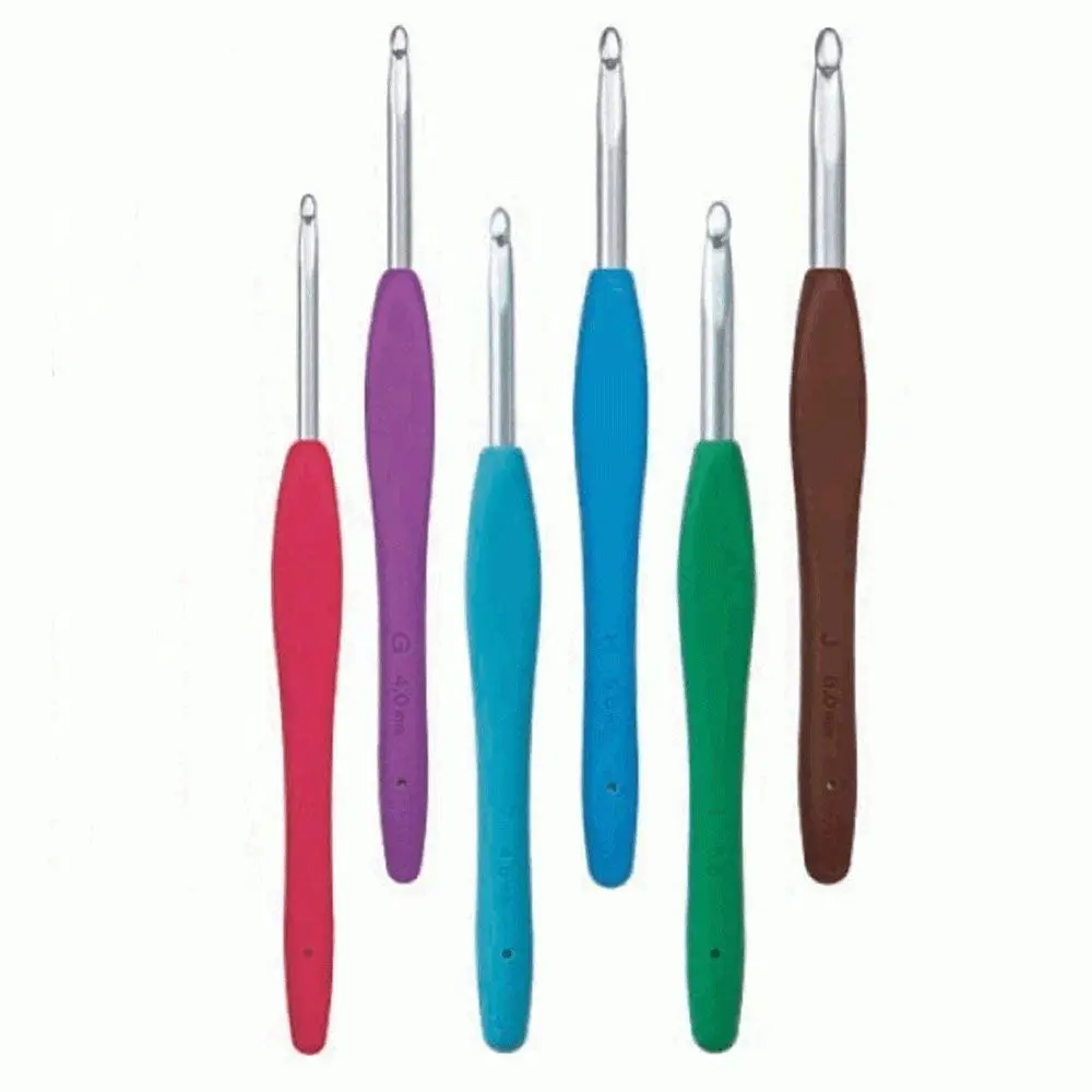 Clover Amour Ergonomic Crochet Hook Size E (3.5mm) Magenta | Comfortable Grip for Effortless Crafting - view 2