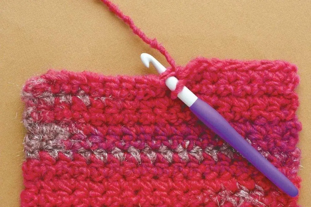 Clover Amour Crochet Hook Size G 4.0mm | Smooth, Stress-Free Crochet with Love - view 4