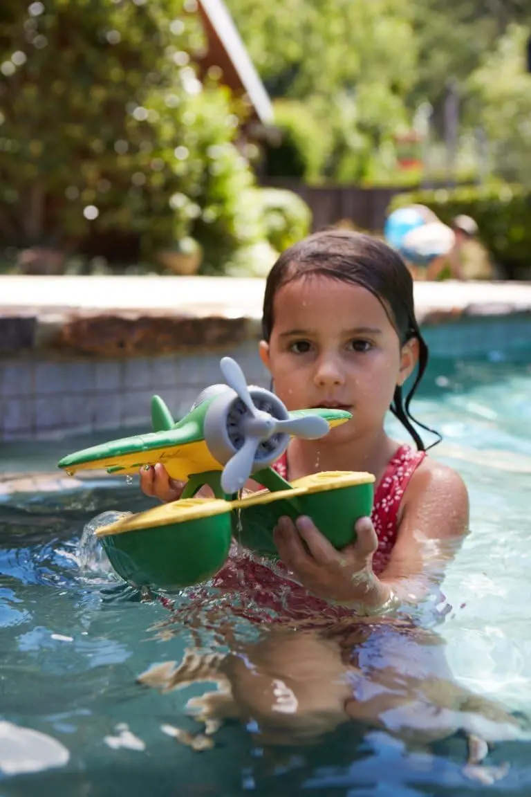 Green Toys Seaplane Bath Toy, 22.86cm (9in) L x 25.4cm (10in) H | BPA-Free, Phthalate-Free Floatplane for Pincer Grip - view 2