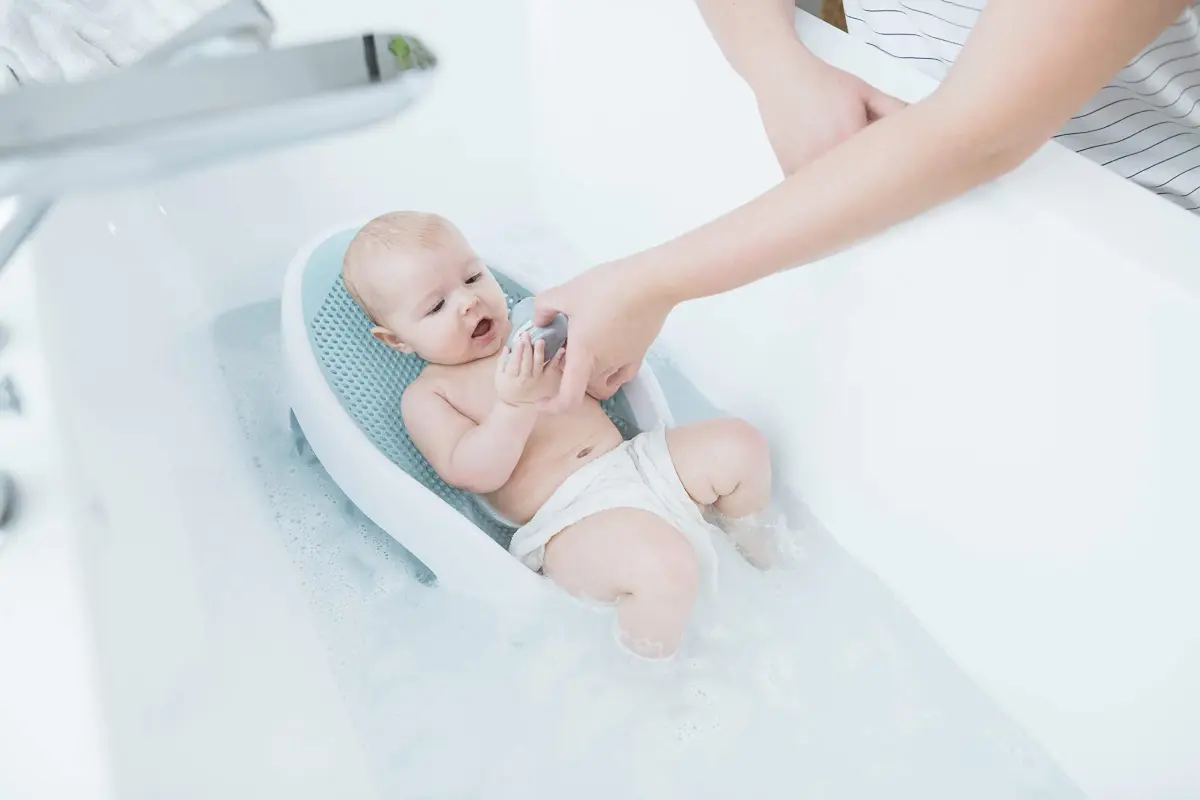 Angelcare Soft-Touch Baby Bath Support & Rinser Bundle, Aqua 0.75 kg (1.65 lb) | Ergonomic Design for Newborns - view 7