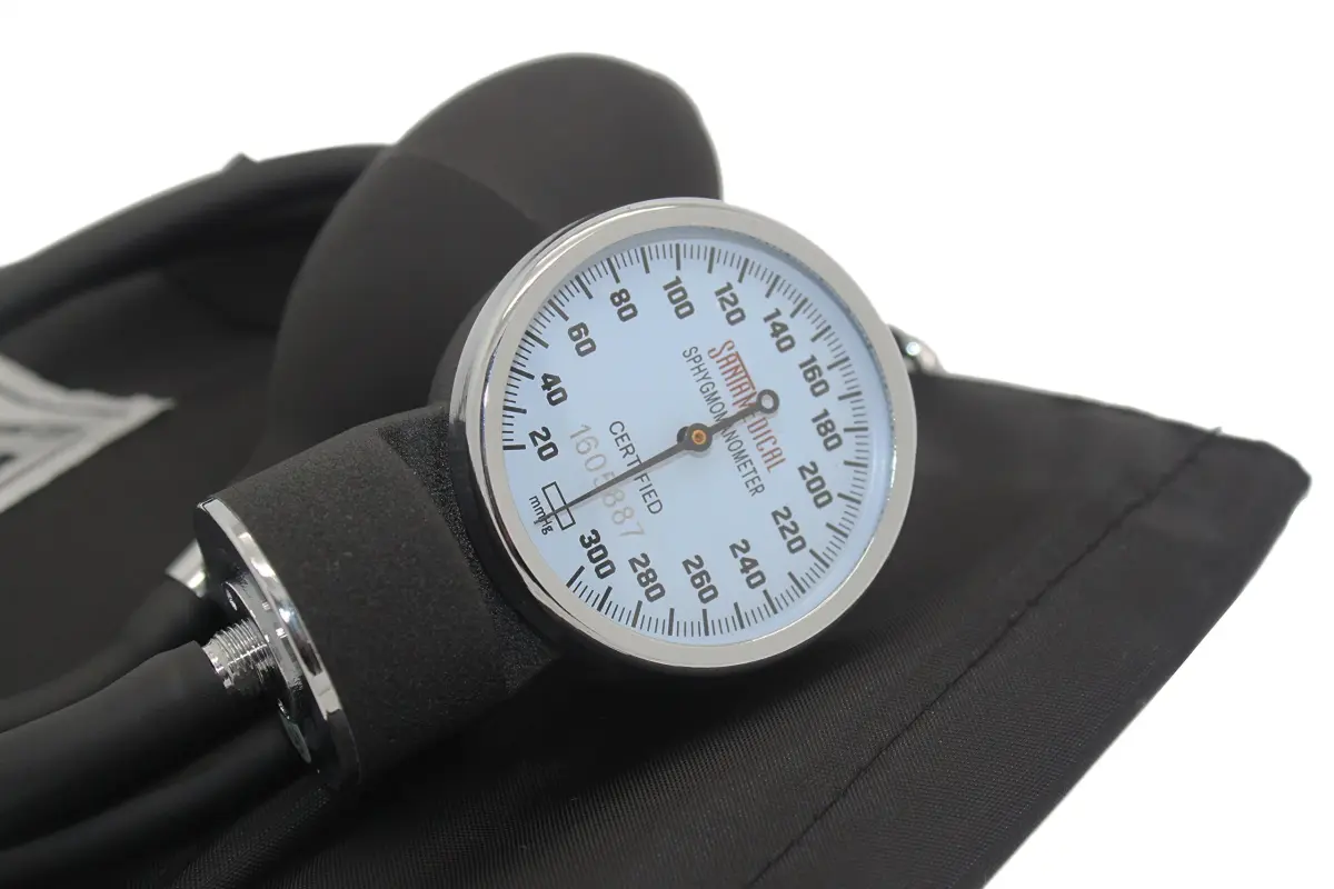 Santamedical Adult Deluxe Aneroid Sphygmomanometer Black | Accurate BP Readings for Confidence - view 6