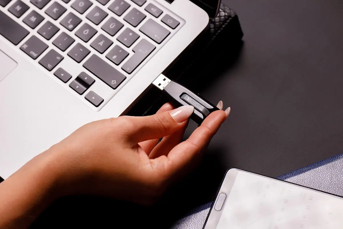 Verbatim 128GB USB 3.0 Store 'n' Go V3 Flash Drive - Gray | Cap-Less & PC/Mac Compatible - view 5