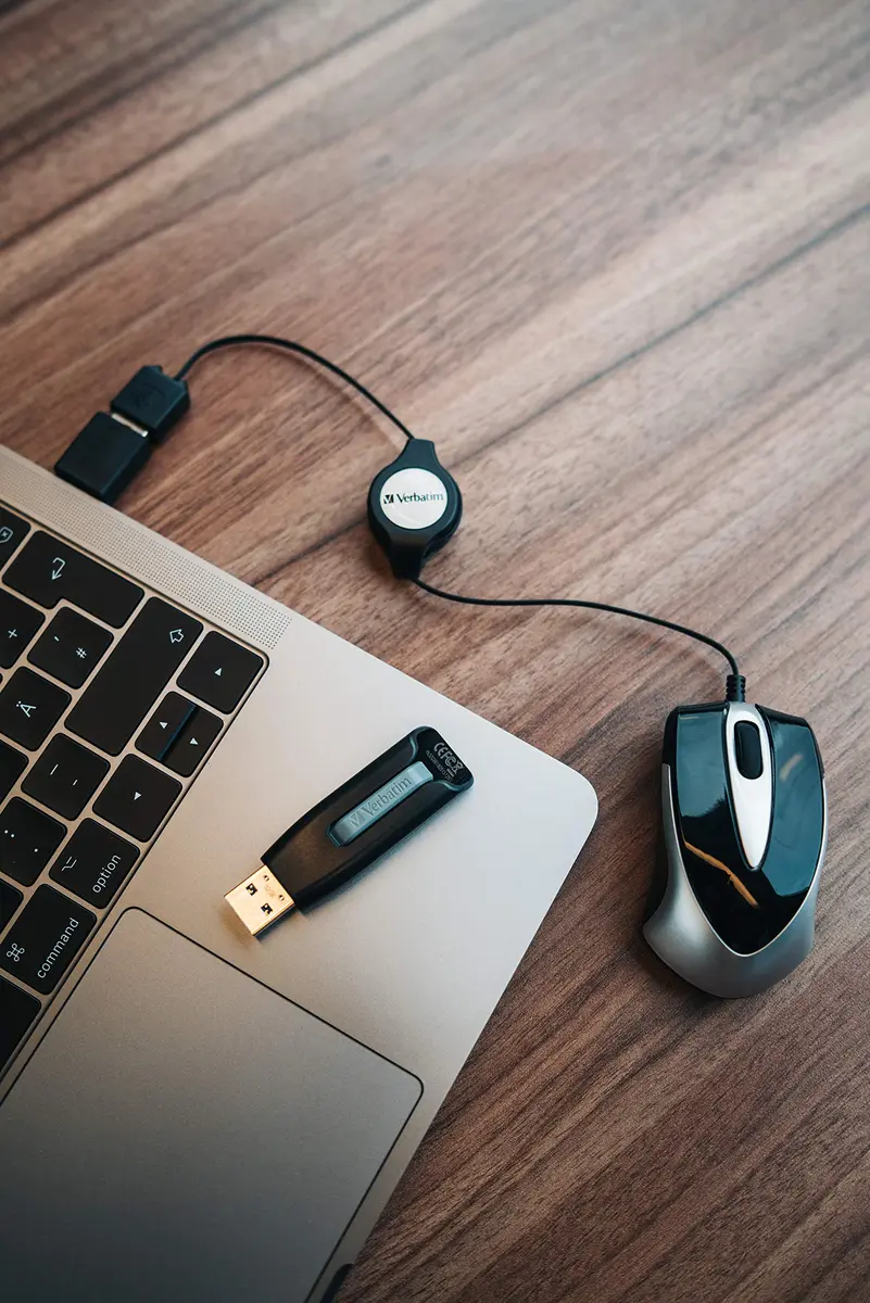 Verbatim 128GB USB 3.0 Store 'n' Go V3 Flash Drive - Gray | Cap-Less & PC/Mac Compatible - view 4