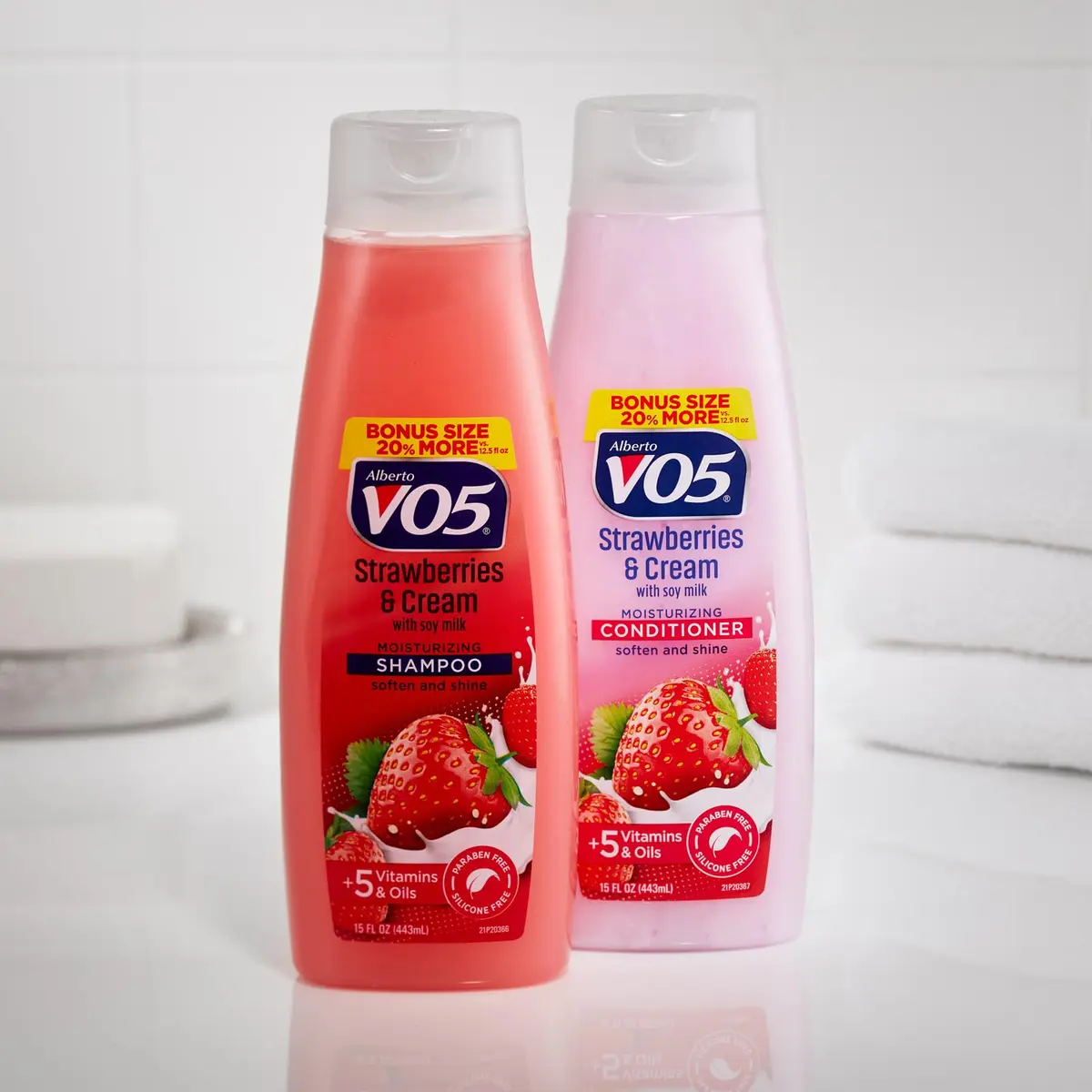 Alberto VO5 Moisture Milks Moisturizing Shampoo - Strawberries & Cream Scent, 443ml (15 fl oz) | Hydrating Shampoo with Soy Milk - view 3
