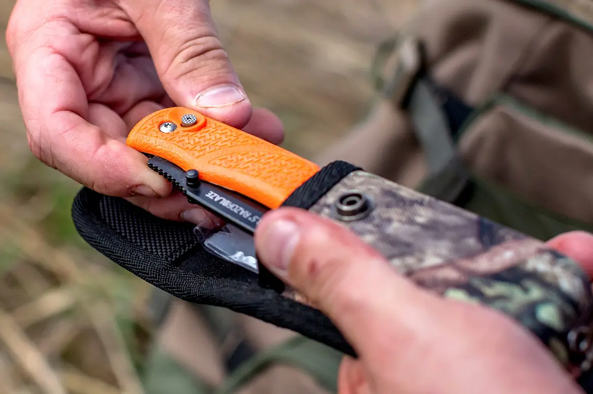 OUTDOOR EDGE Razor-Lite Folding Hunting Knife – 3.5" Replaceable Blades | Non-Slip Rubber Handle - view 5
