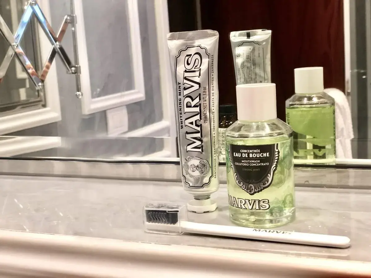 Marvis Strong Mint Mouthwash Concentrate 121 ml (4.1 Fl Oz) | Kills Germs & Neutralizes Odor - view 2