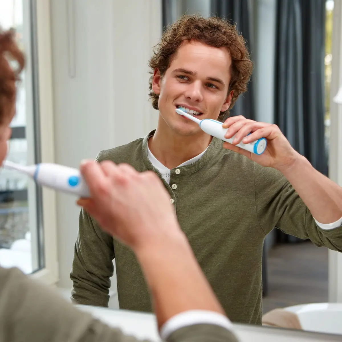 Philips Sonicare Pro Results Brush Heads 4 Pack | Contoured, Soft Nylon, White - view 3