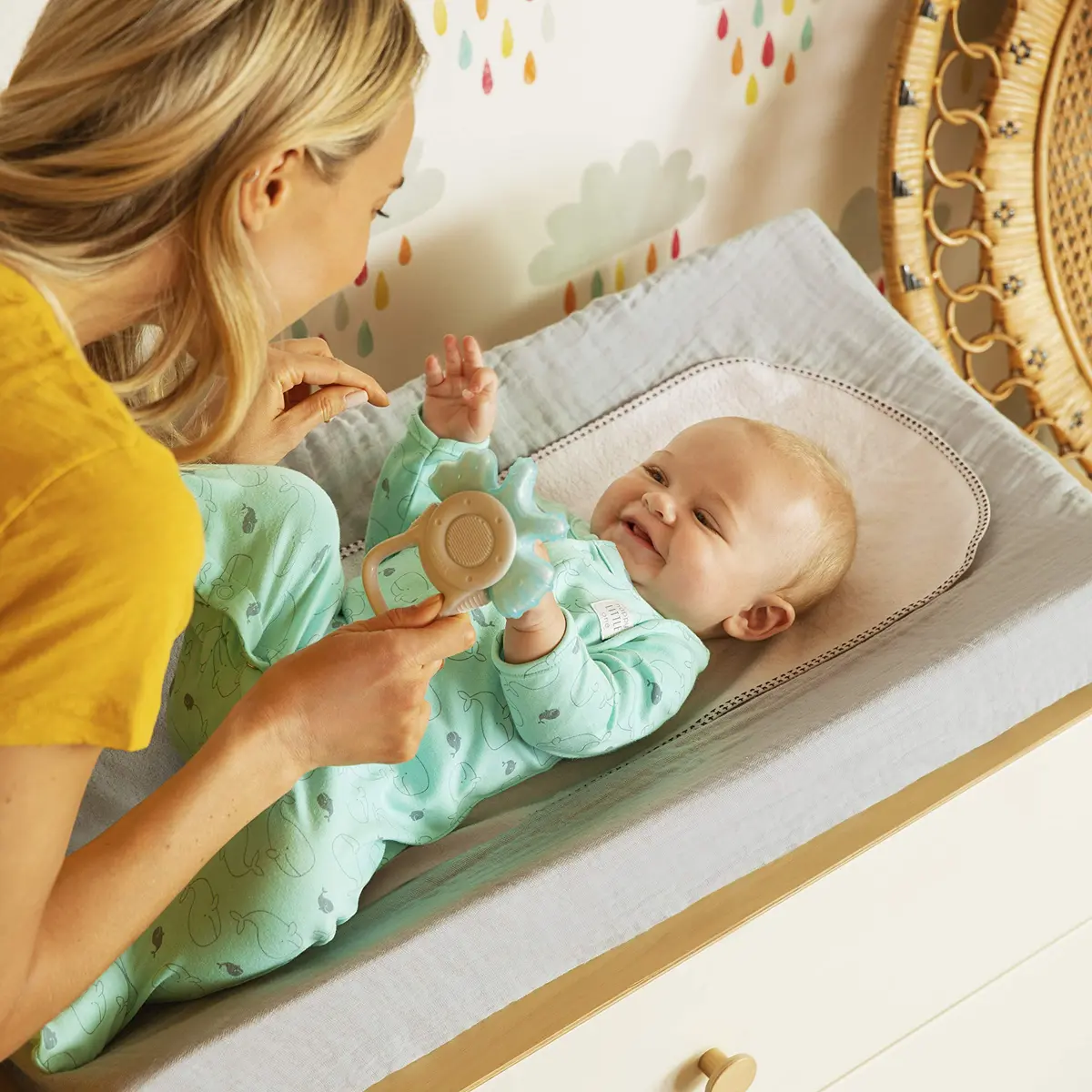 Munchkin Waterproof Changing Pad Liners 6 Pack | PVC-Free, Machine Washable, 22.75 x 11.5 Inches - view 2