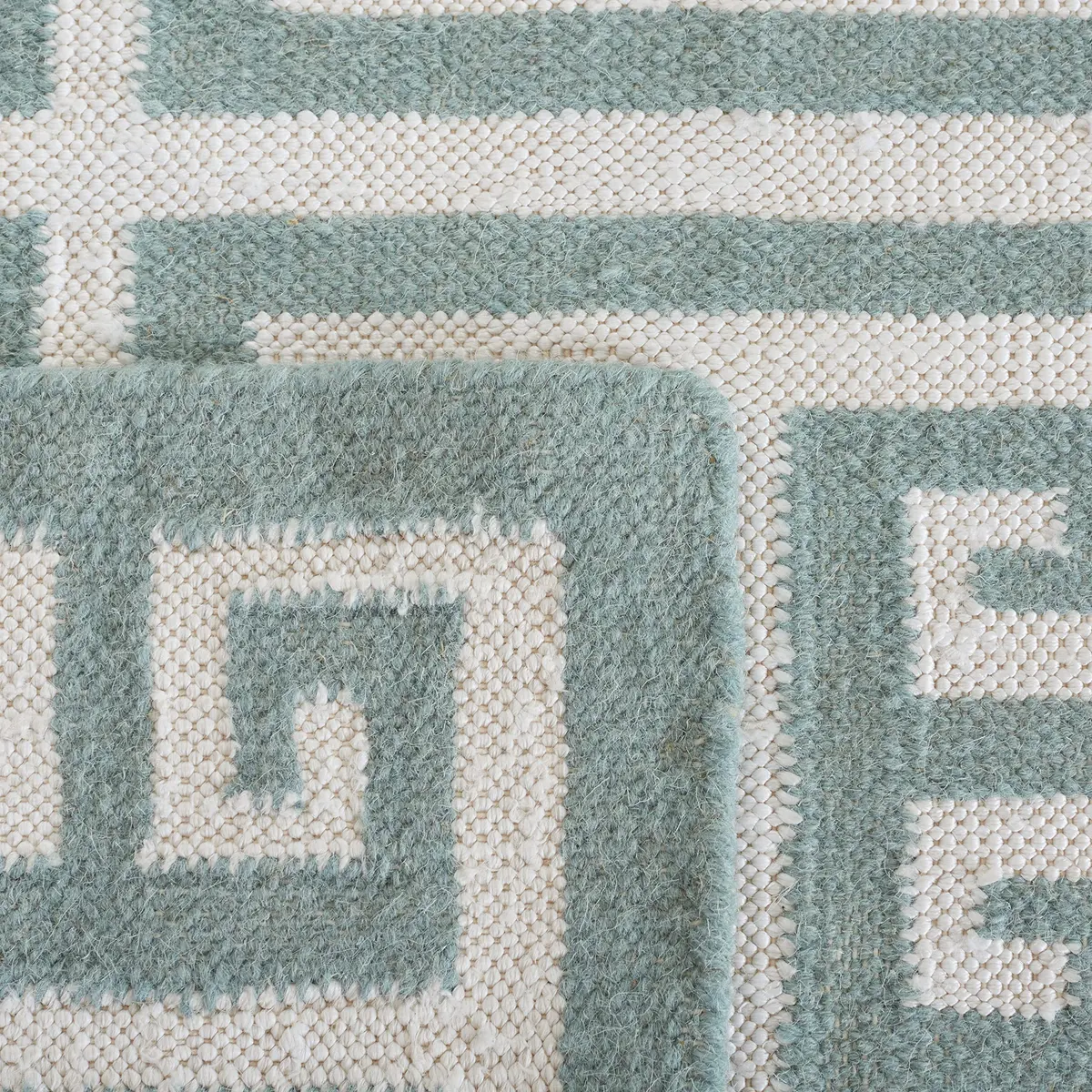 SAFAVIEH Dhurries Collection Accent Rug - 4' x 6', Blue & Ivory, Handmade Flat Weave Wool & Banana Silk - view 2