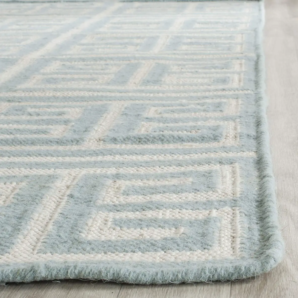 SAFAVIEH Dhurries Collection Accent Rug - 4' x 6', Blue & Ivory, Handmade Flat Weave Wool & Banana Silk - view 3