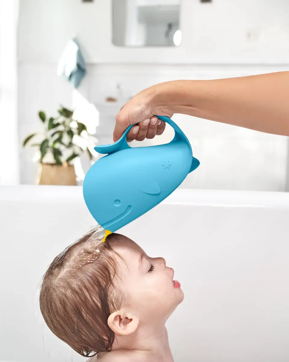 Skip Hop MOBY Tear-Free Waterfall Rinser Blue | Baby Bath Cup for Rinsing Hair (710ml / 24 fl oz) - view 2