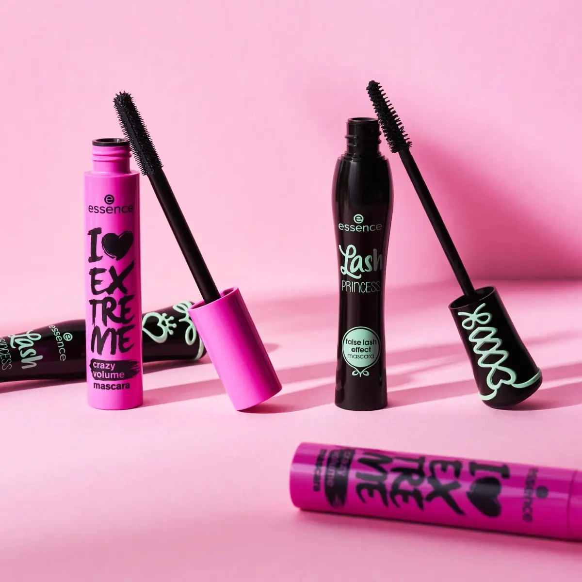 essence I Love Extreme Crazy Volume Mascara, Extreme Black | Volumizing & Lengthening - view 7