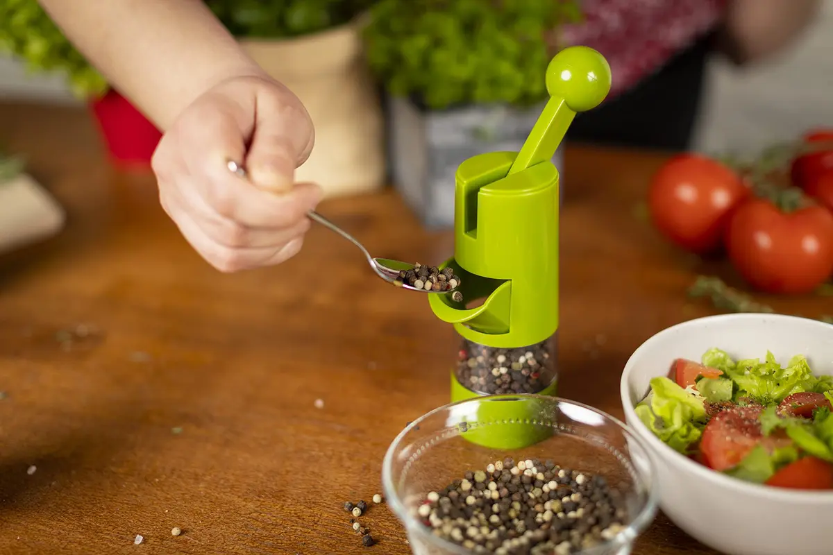 Kuhn Rikon High Performance Ratchet Grinder, Green | Swiss Design Salt & Pepper Mill (21.5cm) - view 4