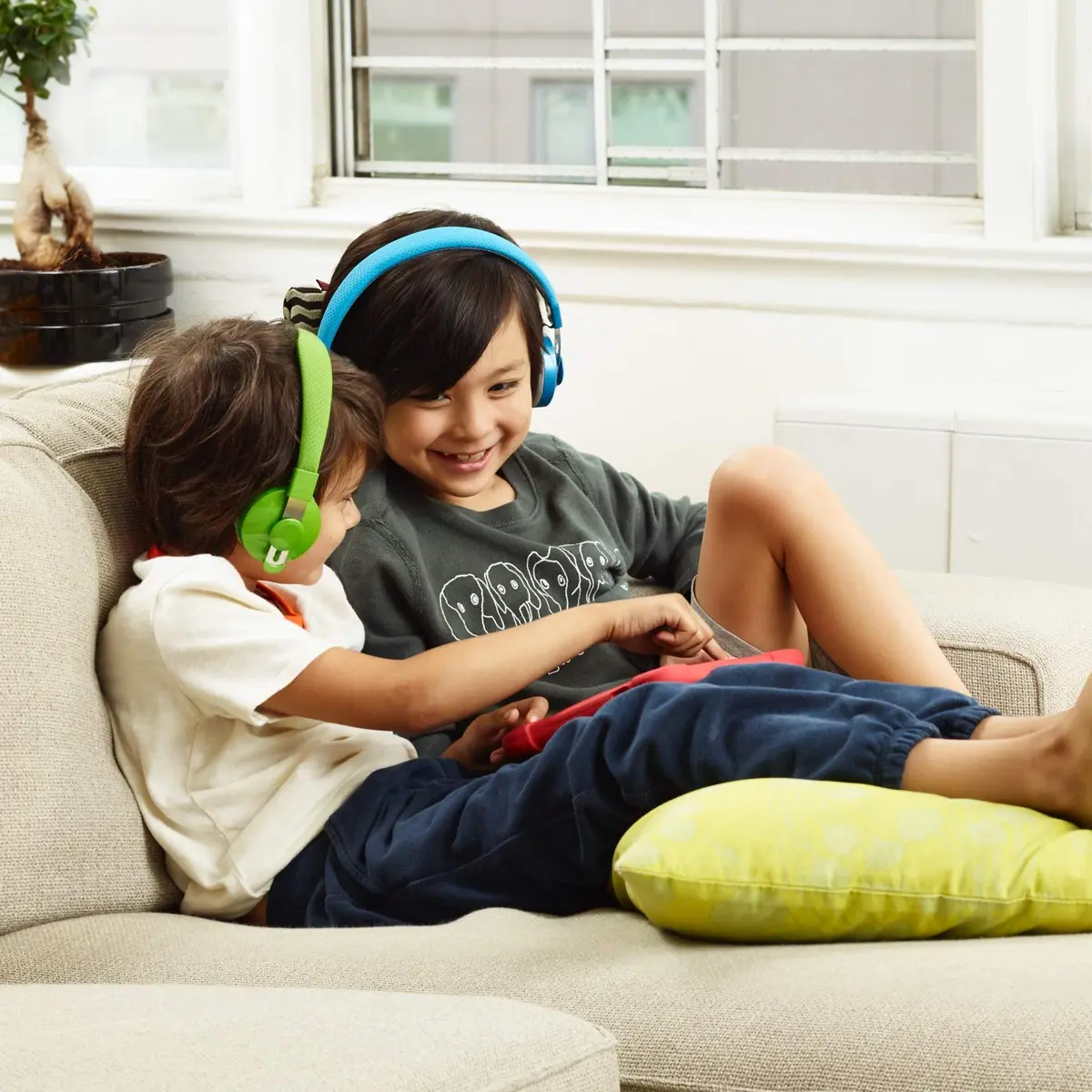LilGadgets Untangled Pro Bluetooth Headphones - Ages 4+ | Volume-Limited Kids Headphones for School with SharePort & Mic - view 9