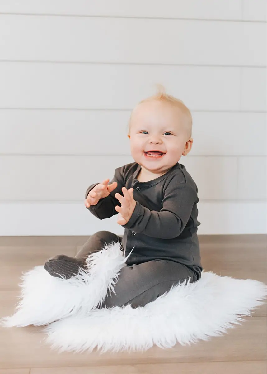 L'ovedbaby Baby Girls Organic Snap One-Piece Footies, Gray, 0-3 Months US | GOTS Certified Organic Cotton - view 3