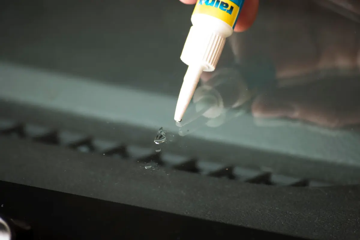 Rain-X 600001 Windshield Repair Kit | Stops Chips & Cracks, 12" Max Length - view 7