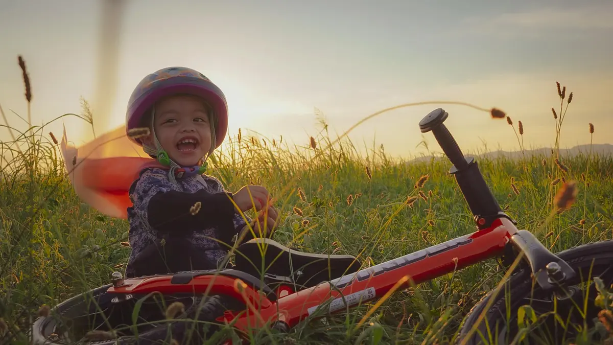 Strider 12 Sport No Pedal Balance Bike for Kids 12 in. Red | Helps Kids Learn Faster & Balance - view 7