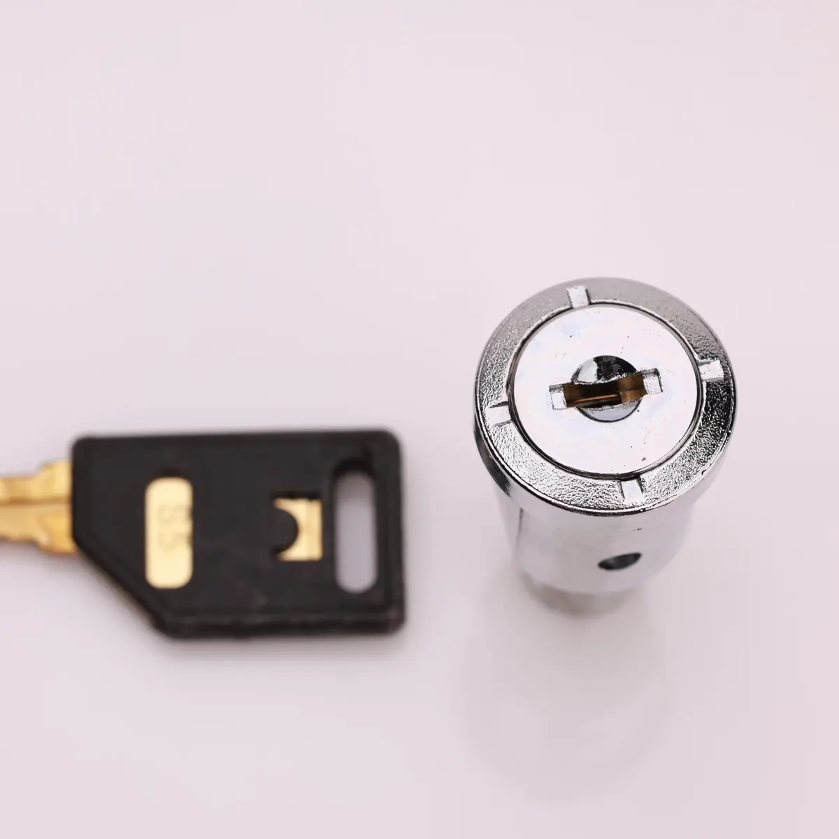 Bulk Vending Lock & Key for Beaver Gumball Vending Machine | Metal Round Lock, Silver, Canada | Replacement Part - view 5