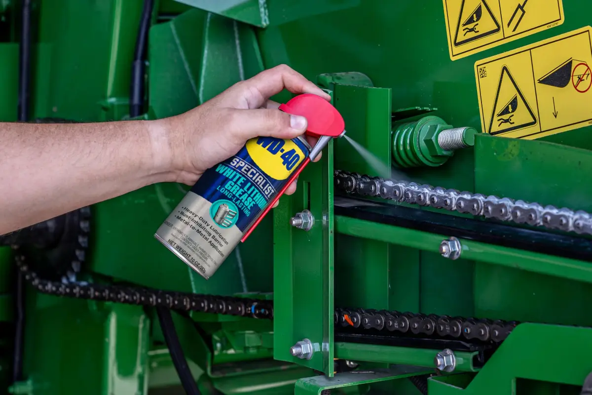 WD-40 Specialist White Lithium Grease Spray 10 oz (283 g) | Heavy-Duty Lubrication for Metal-to-Metal Applications - view 4