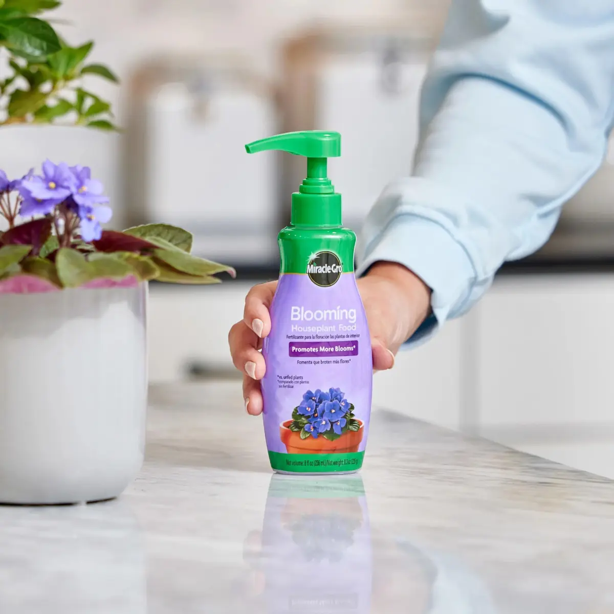 Miracle-Gro Blooming Houseplant Food, 237ml (8 fl. oz.) | Promotes More Blooms Instantly - view 3