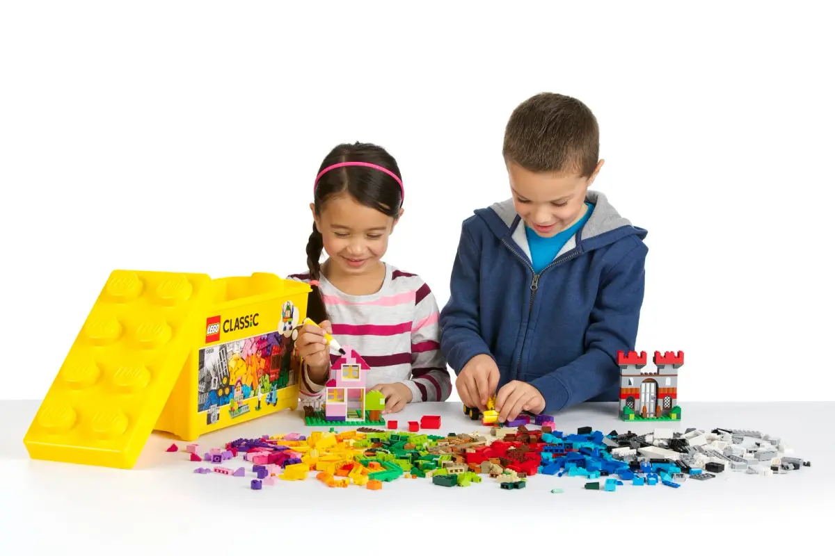 LEGO Classic Large Creative Brick Box 10698 Building Set, 790 Pieces | ASTM-Tested Educational Toy for Kids Ages 4+ - view 3
