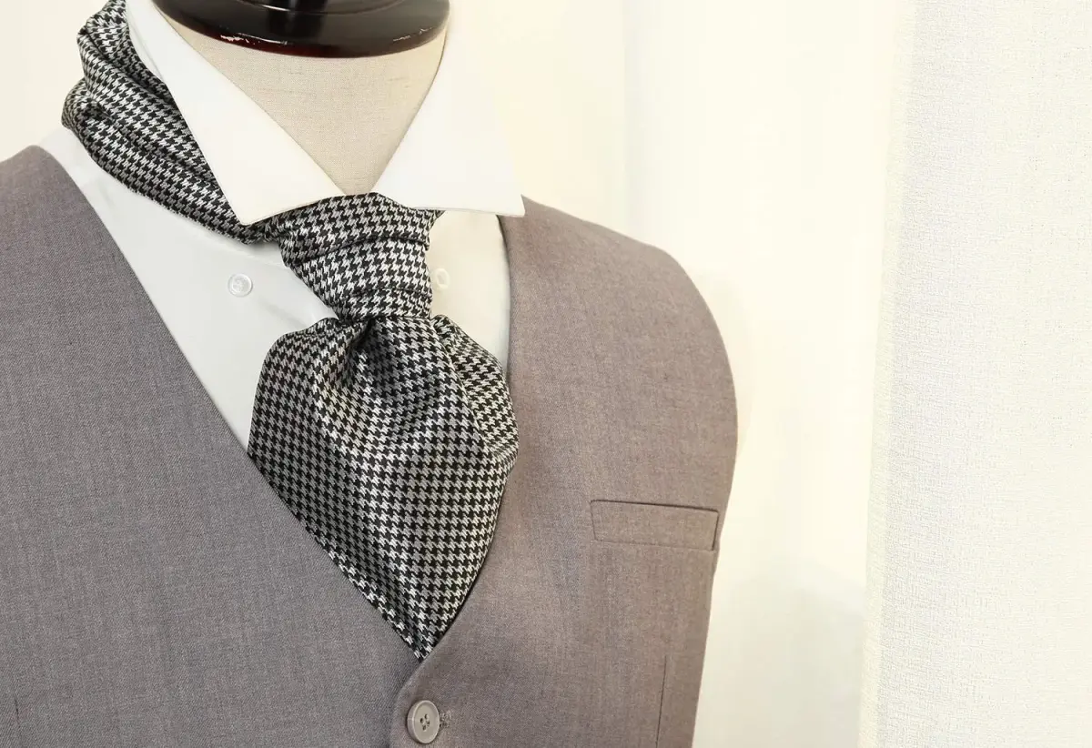 HISDERN Ascot Tie & Pocket Square Set 126cm (49.6") | Jacquard Woven Floral Paisley Polka Dot - view 3