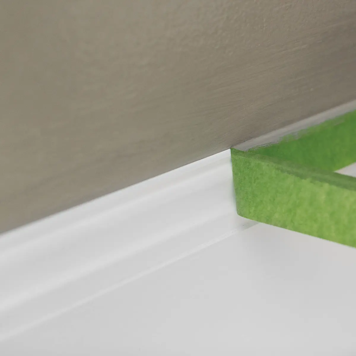 FrogTape Multi-Surface Painter's Tape with PAINTBLOCK, 1.41 in x 60 Yds | Sharp Edges & Clean Removal - view 7