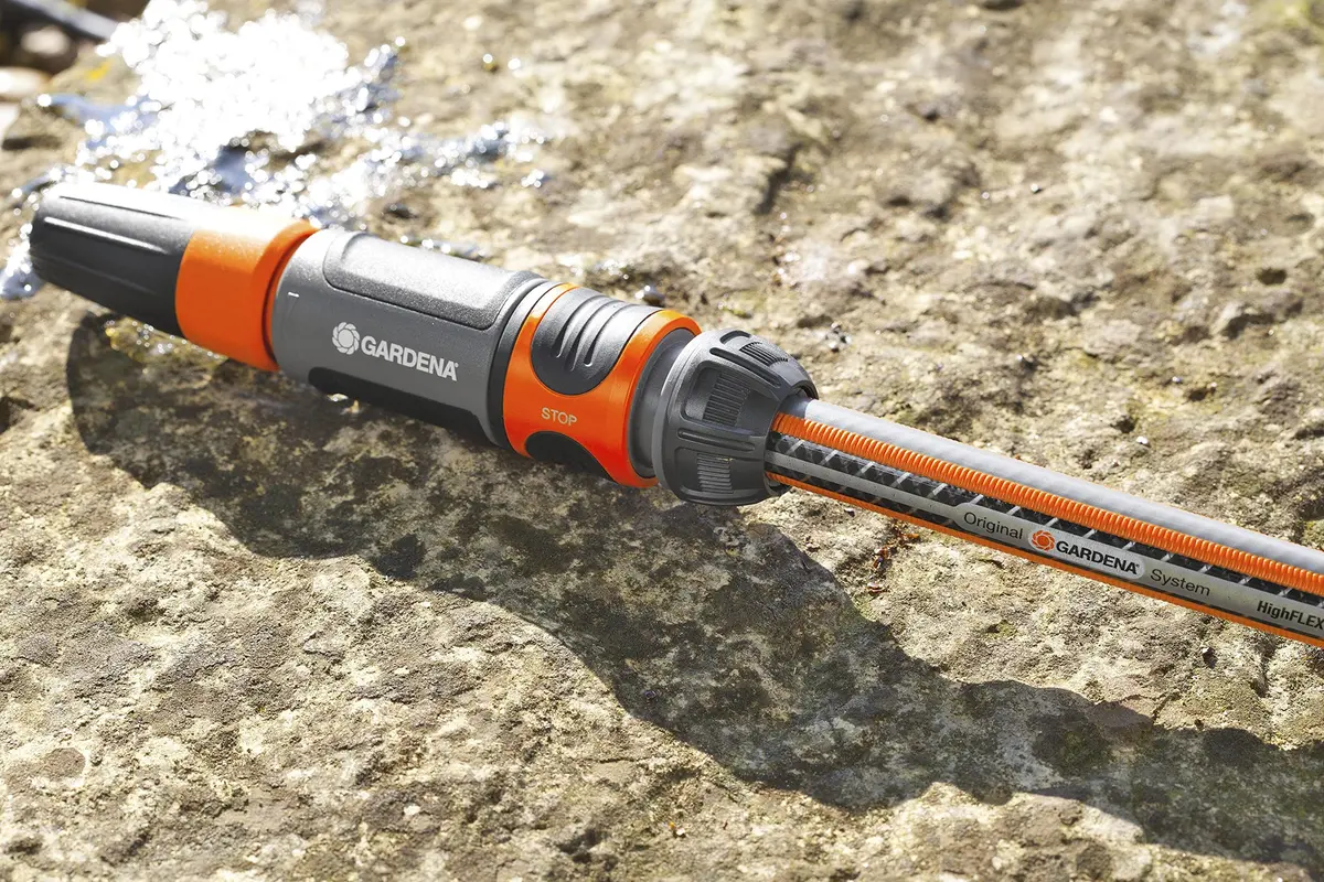Gardena Water Nozzle with Infinitely Adjustable Jet | Frost-Protected, Durable Spray (1.07L) - view 6