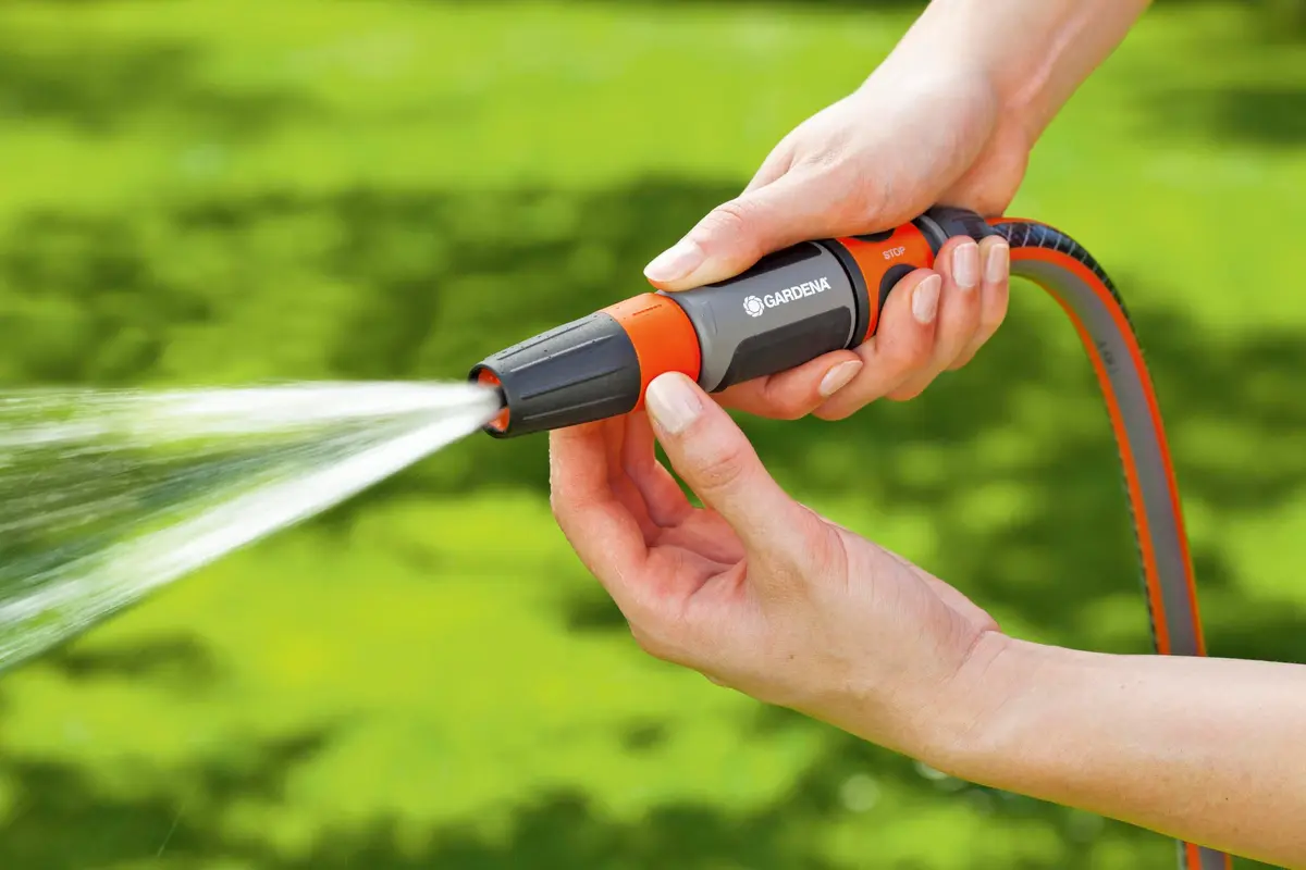 Gardena Water Nozzle with Infinitely Adjustable Jet | Frost-Protected, Durable Spray (1.07L) - view 2