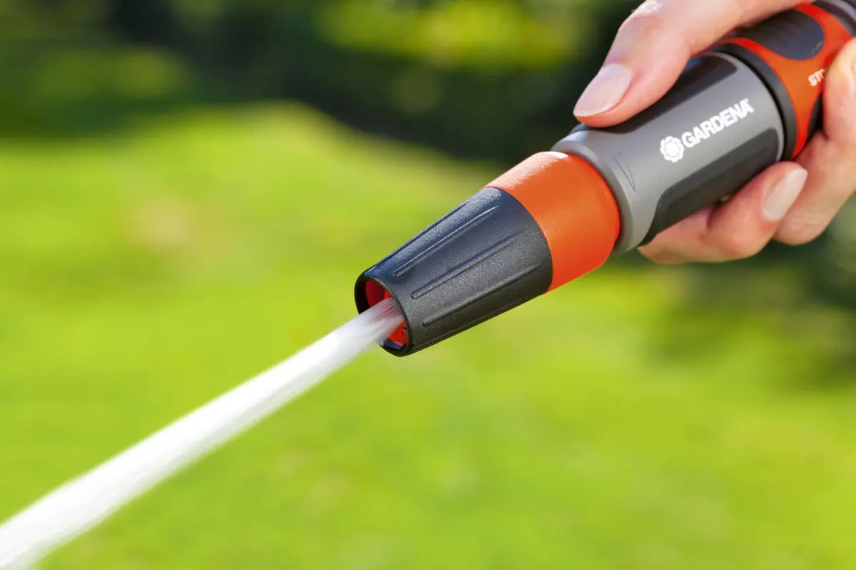 Gardena Water Nozzle with Infinitely Adjustable Jet | Frost-Protected, Durable Spray (1.07L) - view 3