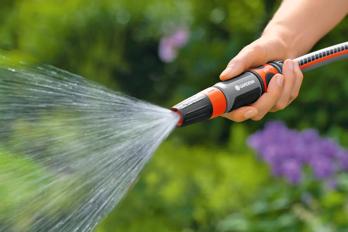 Gardena Water Nozzle with Infinitely Adjustable Jet | Frost-Protected, Durable Spray (1.07L) - view 4